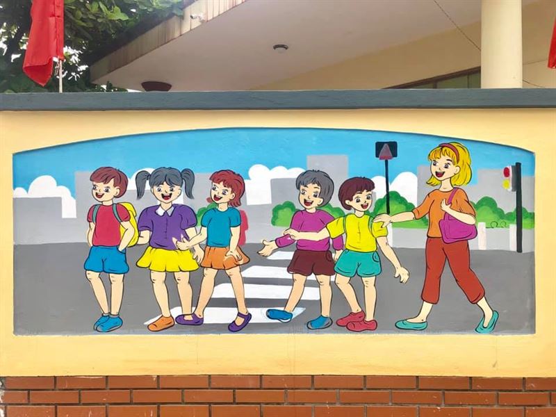Vẽ tranh tường ngoài trời trường học