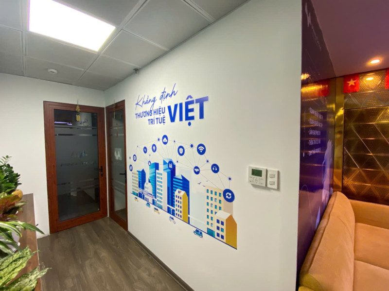 Vẽ tranh tường bằng máy theo yêu cầu