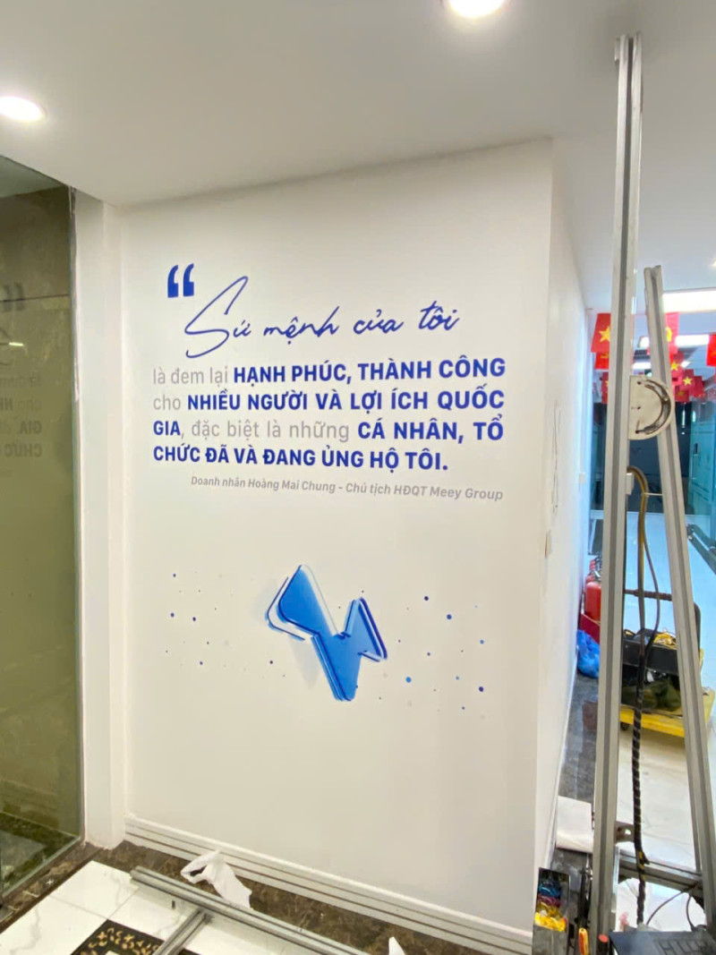 Vẽ tranh tường bằng máy theo yêu cầu